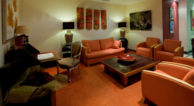 HotelOrquídea - lobby sofas